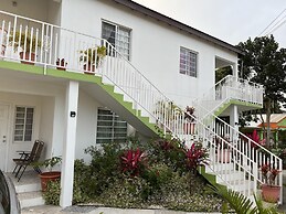 Apt 2 Stylish 2 bed Cosy and Comfortable