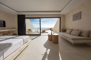 Pnoé Luxury Suites