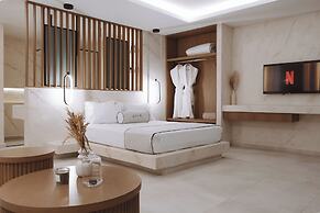 Pnoé Luxury Suites