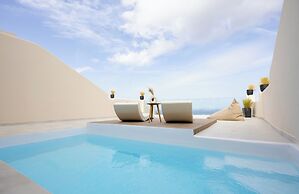 Pnoé Luxury Suites
