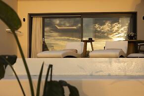 Pnoé Luxury Suites