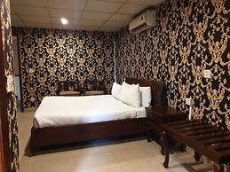 Grand One Hotel Faisal Town