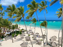 2 Minute Walk to Beach 1bdrm Condo with Pool