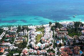 2 Minute Walk to Beach 1bdrm Condo with Pool