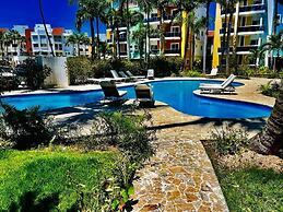 2 Minute Walk to Beach 1bdrm Condo with Pool