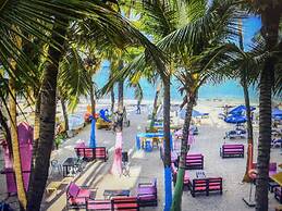 2 Minute Walk to Beach 1bdrm Condo with Pool