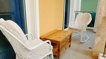 2 Minute Walk to Beach 1bdrm Condo with Pool