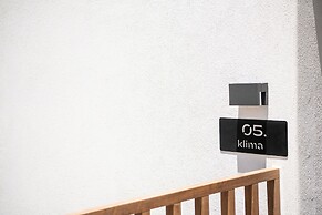 Athina Milos Suites