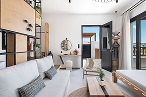 Athina Milos Suites