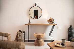 Athina Milos Suites