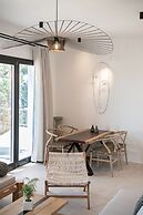 Athina Milos Suites