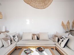 Athina Milos Suites