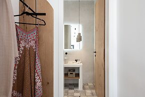 Athina Milos Suites