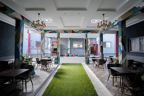 BLOOMING SUITES