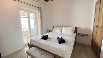 Pool House in Ornos