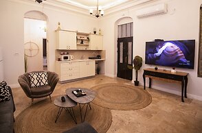 Tish ApartHotel