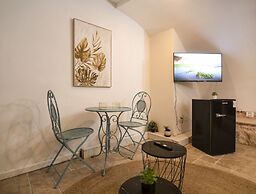Tish ApartHotel