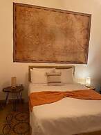 Studio 27 Colonial
