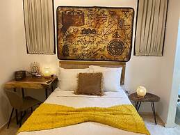 Studio 27 Colonial