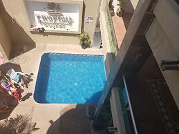 TROPICAL SUITE