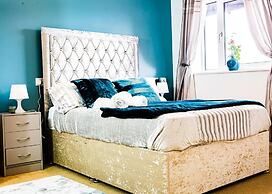 Inviting 2-bed Apartment in Wolverhampton