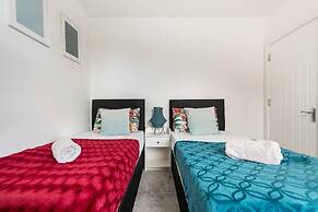 Modern Apartment, Castle View Rochester, England