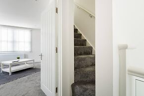 Modern Apartment, Castle View Rochester, England