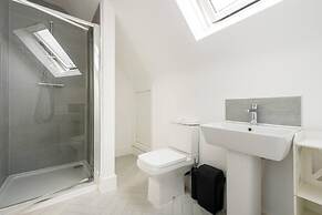 Modern Apartment, Castle View Rochester, England
