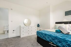 Modern Apartment, Castle View Rochester, England