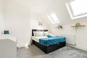 Modern Apartment, Castle View Rochester, England
