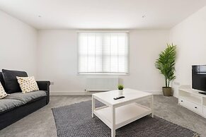 Modern Apartment, Castle View Rochester, England
