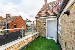 Modern Apartment, Castle View Rochester, England
