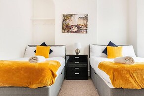 Immaculate 4-bed House Near Anfield and Goodison