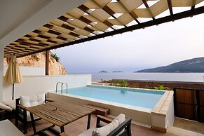 Lures Hotel
