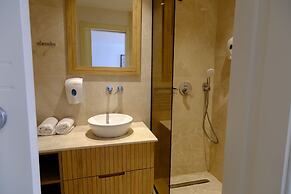 Lures Hotel