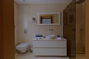 Lures Hotel