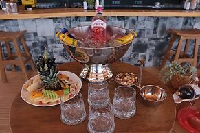 Lures Hotel