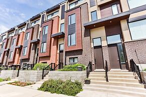 Central 3BDR Townhouse in Downsview Park