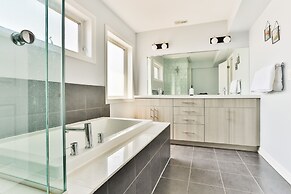 Central 3BDR Townhouse in Downsview Park