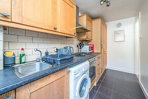 Crawley Pet Friendly 1-Bedroom Apartment