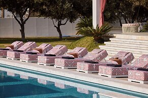 Tzanis Resort