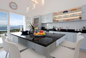 Thea Lofou House