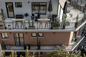 Clyde Athens by Nin&Bau