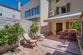Impeccable 4-bed Apartment in Osor