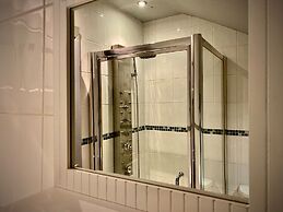 Captivating 4-bed Hot Tub House in Blackpool