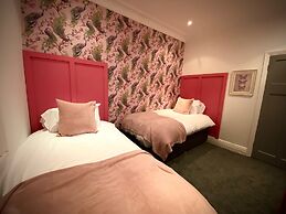Captivating 4-bed Hot Tub House in Blackpool