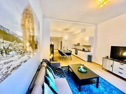One Lux Stay near Fashion District