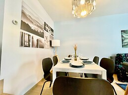 One Lux Stay near Fashion District
