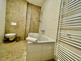 One Lux Stay near Fashion District