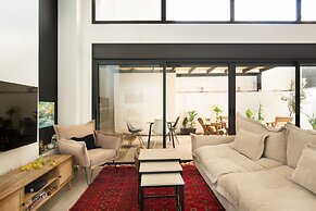 Cozy 2BDR with Parking